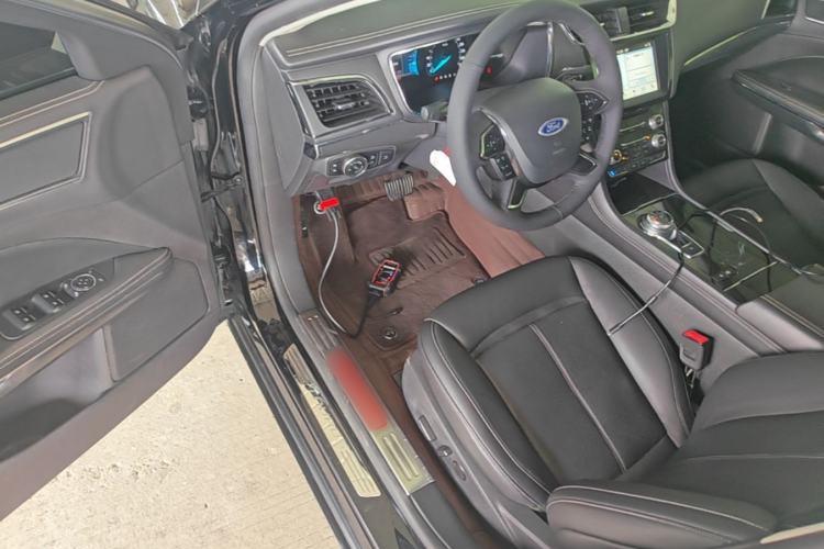 Used Ford Taurus 2017 EcoBoost 245 Fashion Edition Driver Seat