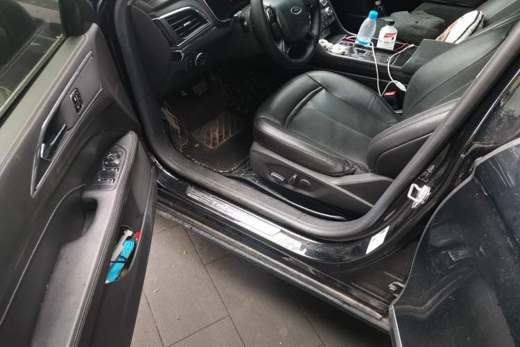 Used Ford Taurus 2017 EcoBoost 245 Fashion Edition Driver Seat