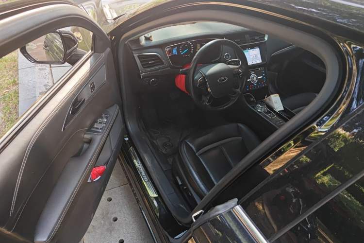 Used Ford Taurus 2017 EcoBoost 245 Luxury Model Driver Seat