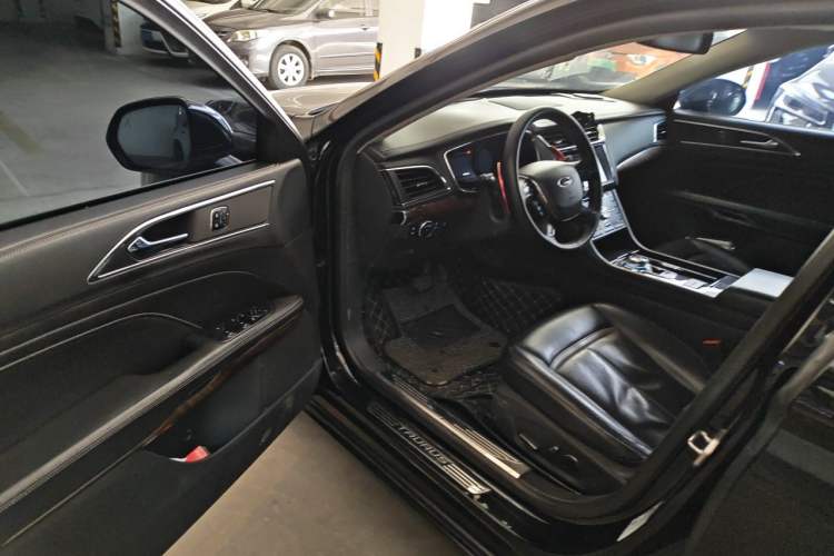 Used Ford Taurus 2017 EcoBoost 245 Flagship Model Driver Seat