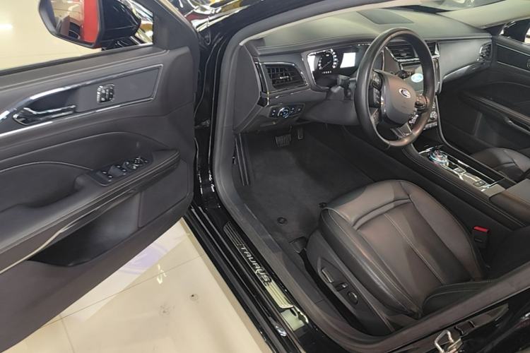 Used Ford Taurus 2017 EcoBoost 245 Fashion Edition Driver Seat