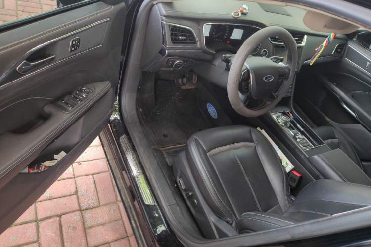 Used Ford Taurus 2017 EcoBoost 245 Luxury Model Driver Seat