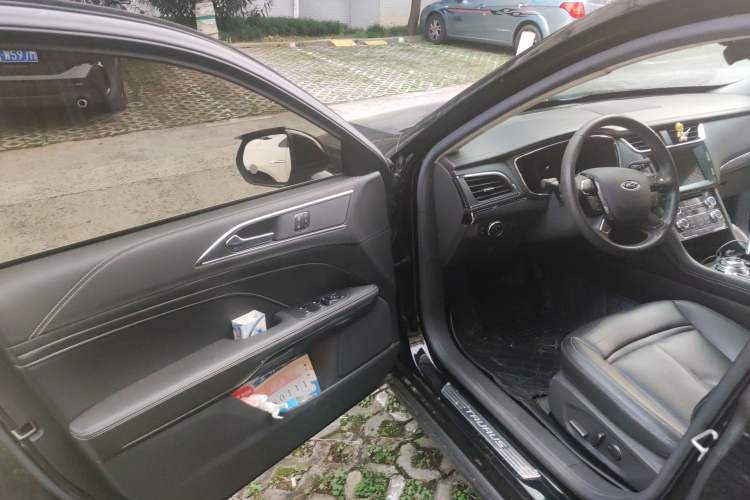 Used Ford Taurus 2017 EcoBoost 245 Fashion Edition Driver Seat