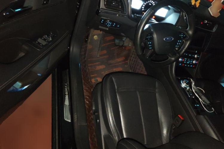 Used Ford Taurus 2017 EcoBoost 245 Fashion Edition Driver Seat
