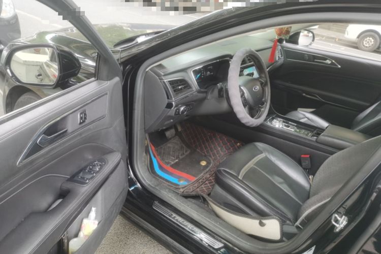 Used Ford Taurus 2017 Facelifted EcoBoost 245 Luxury Version Driver Seat