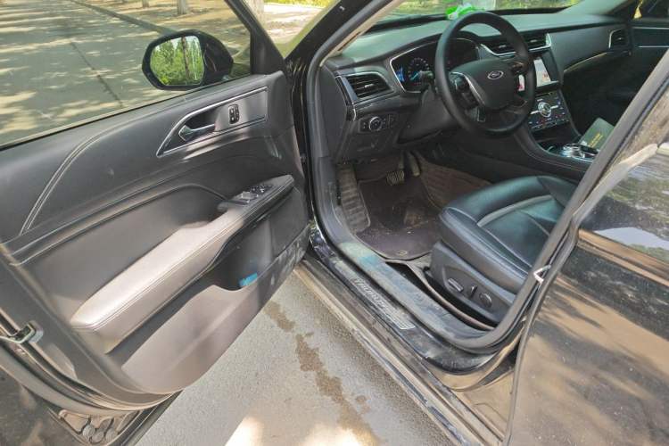 Used Ford Taurus 2017 EcoBoost 245 Luxury Model Driver Seat