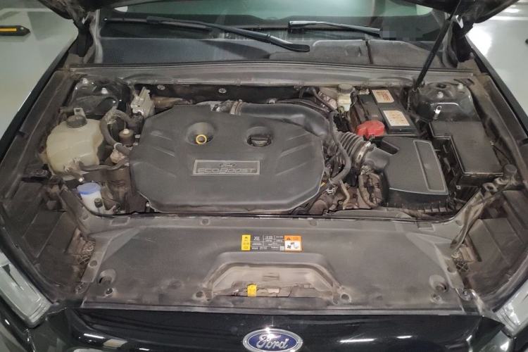 Used Ford Taurus 2017 EcoBoost 245 Luxury Model Engine Bay