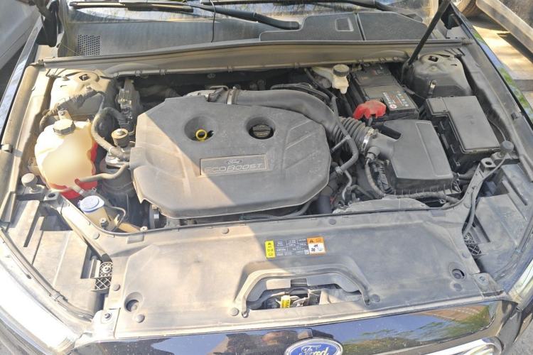 Used Ford Taurus 2017 EcoBoost 245 Luxury Model Engine Bay