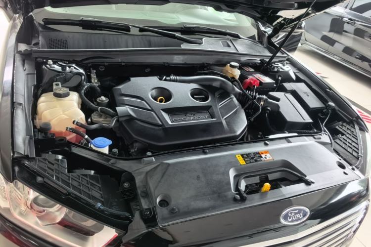 Used Ford Taurus 2017 EcoBoost 245 Fashion Edition Engine Bay