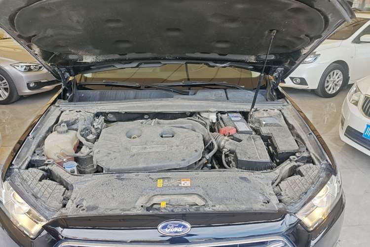 Used Ford Taurus 2017 EcoBoost 245 Fashion Edition Engine Bay