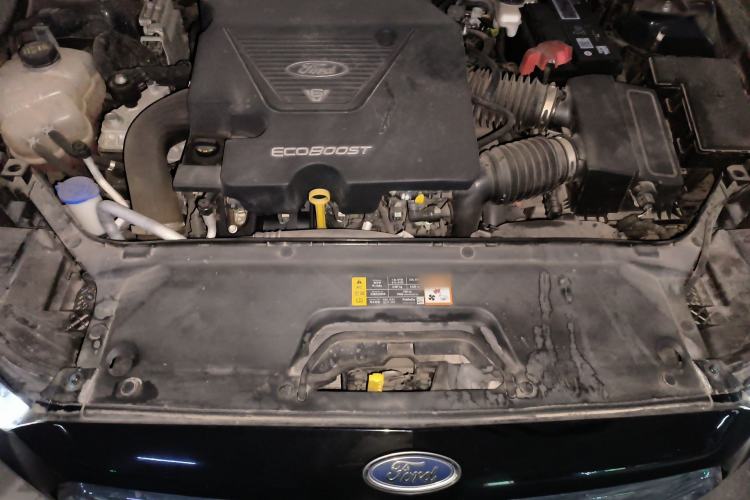 Used Ford Taurus 2017 EcoBoost 325 V6 Flagship Model Engine Bay