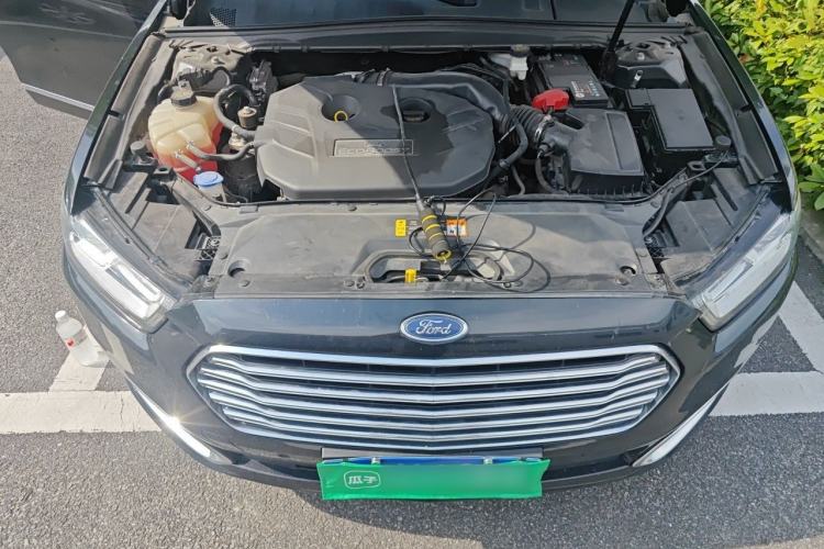 Used Ford Taurus 2017 EcoBoost 245 Luxury Model Engine Bay