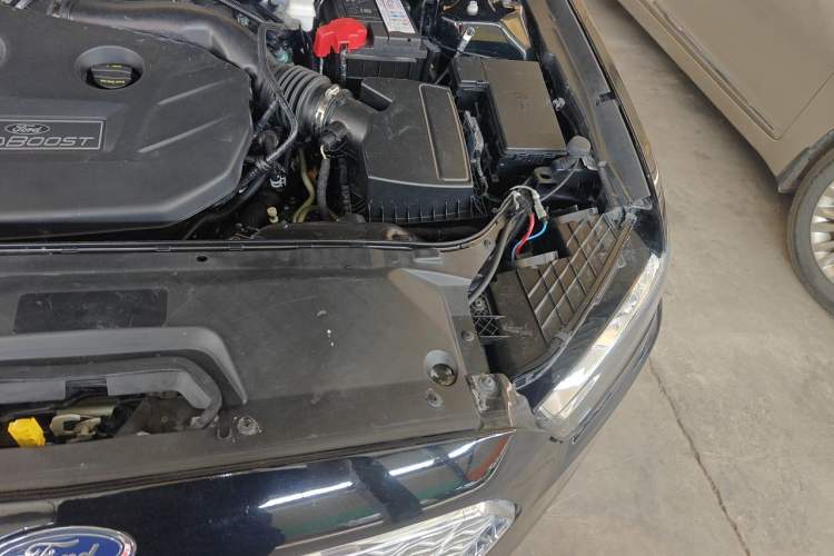 Used Ford Taurus 2017 EcoBoost 245 Fashion Edition Engine Bay Left