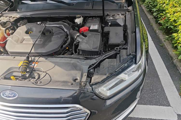 Used Ford Taurus 2017 EcoBoost 245 Luxury Model Engine Bay Left