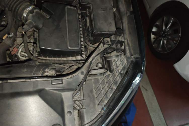 Used Ford Taurus 2017 EcoBoost 245 Fashion Edition Engine Bay Left