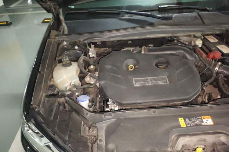 Used Ford Taurus 2017 EcoBoost 245 Luxury Model Engine Bay Right