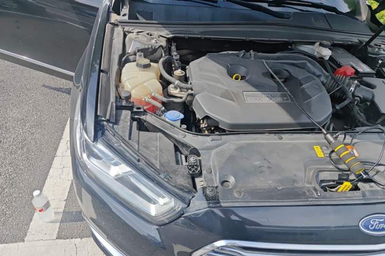 Used Ford Taurus 2017 EcoBoost 245 Luxury Model Engine Bay Right