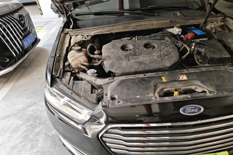 Used Ford Taurus 2017 EcoBoost 245 Flagship Model Engine Bay Right
