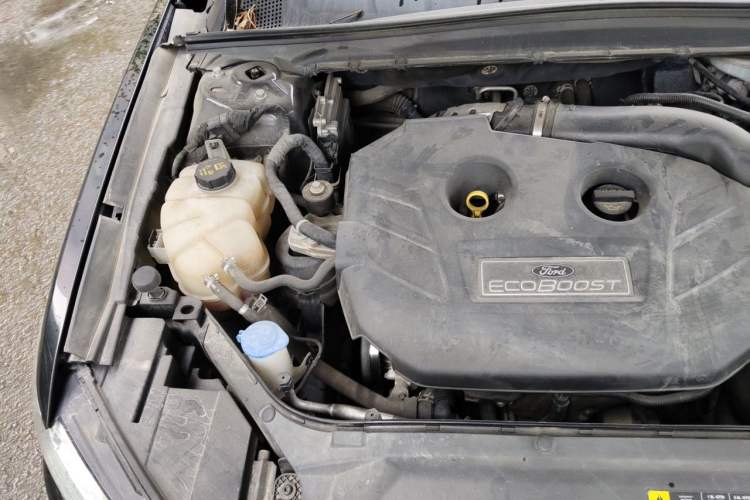 Used Ford Taurus 2017 EcoBoost 245 Luxury Model Engine Bay Right