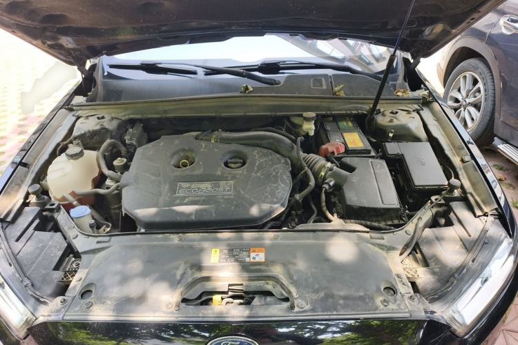 Used Ford Taurus 2017 EcoBoost 245 Luxury Model Engine Bay