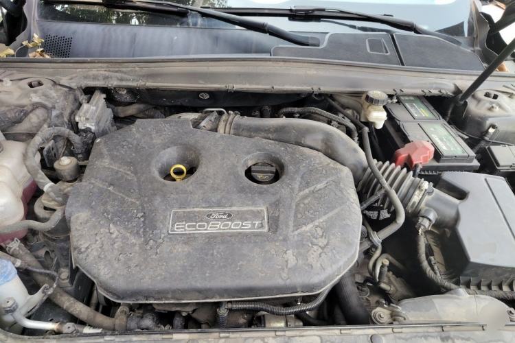 Used Ford Taurus 2017 EcoBoost 245 Luxury Model Engine Bay