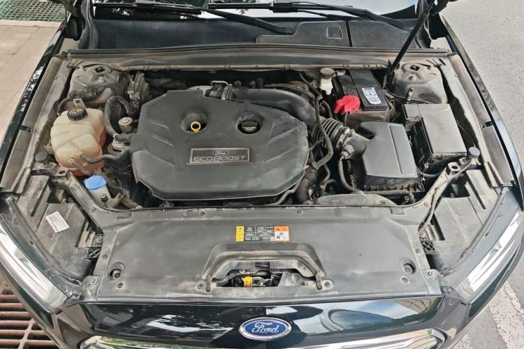 Used Ford Taurus 2017 EcoBoost 245 Luxury Model Engine Bay