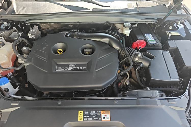 Used Ford Taurus 2017 EcoBoost 245 Luxury Model Engine Bay