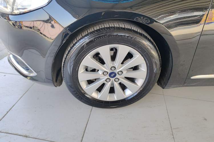 Used Ford Taurus 2017 EcoBoost 180 Luxury Model Exterior 4