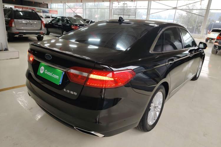 Used Ford Taurus 2017 EcoBoost 245 Fashion Edition Exterior 5