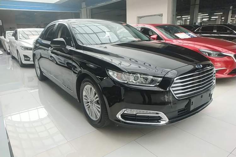Used Ford Taurus 2017 Facelifted EcoBoost 245 Fashion Edition Front Right 45 Deg