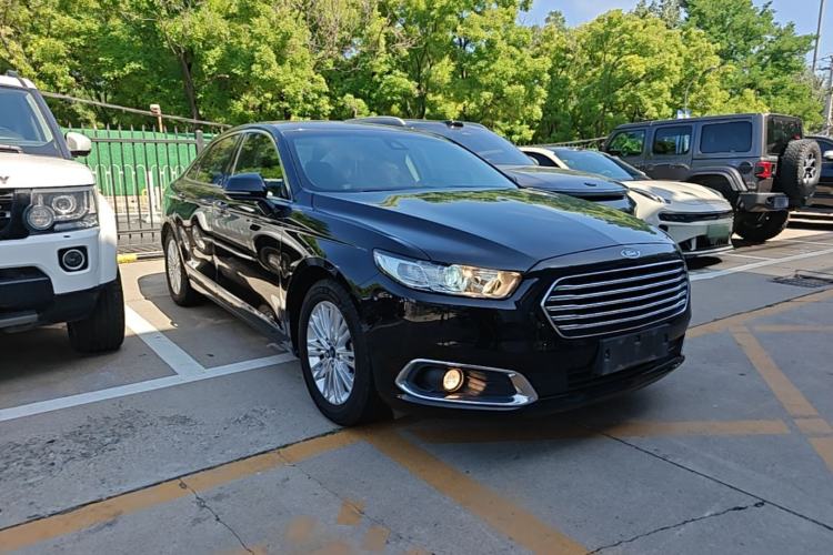 Used Ford Taurus 2017 Facelifted EcoBoost 245 Fashion Edition Front Right 45 Deg