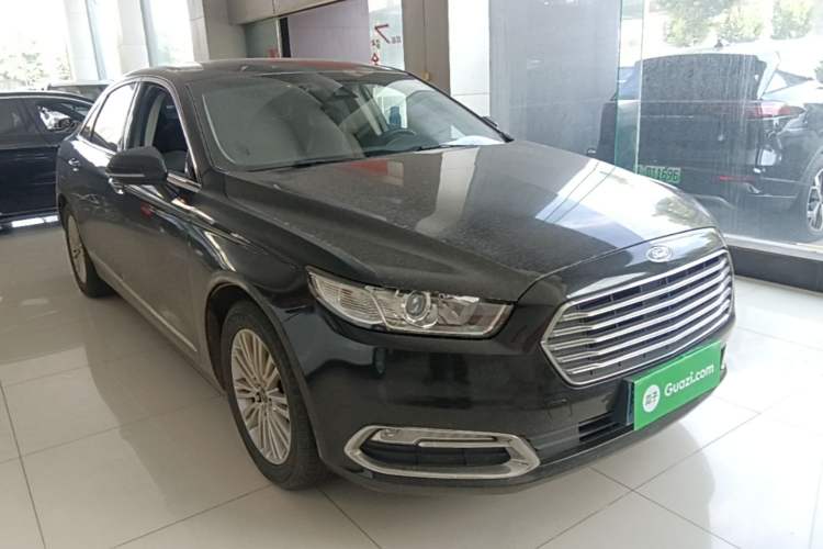 Used Ford Taurus 2017 EcoBoost 245 Fashion Edition Front Right 45 Deg