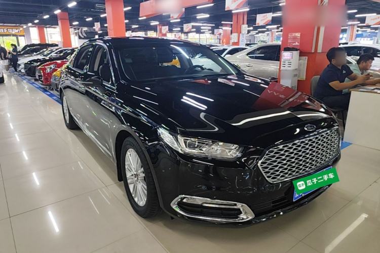 Used Ford Taurus 2017 EcoBoost 245 Fashion Edition Front Right 45 Deg