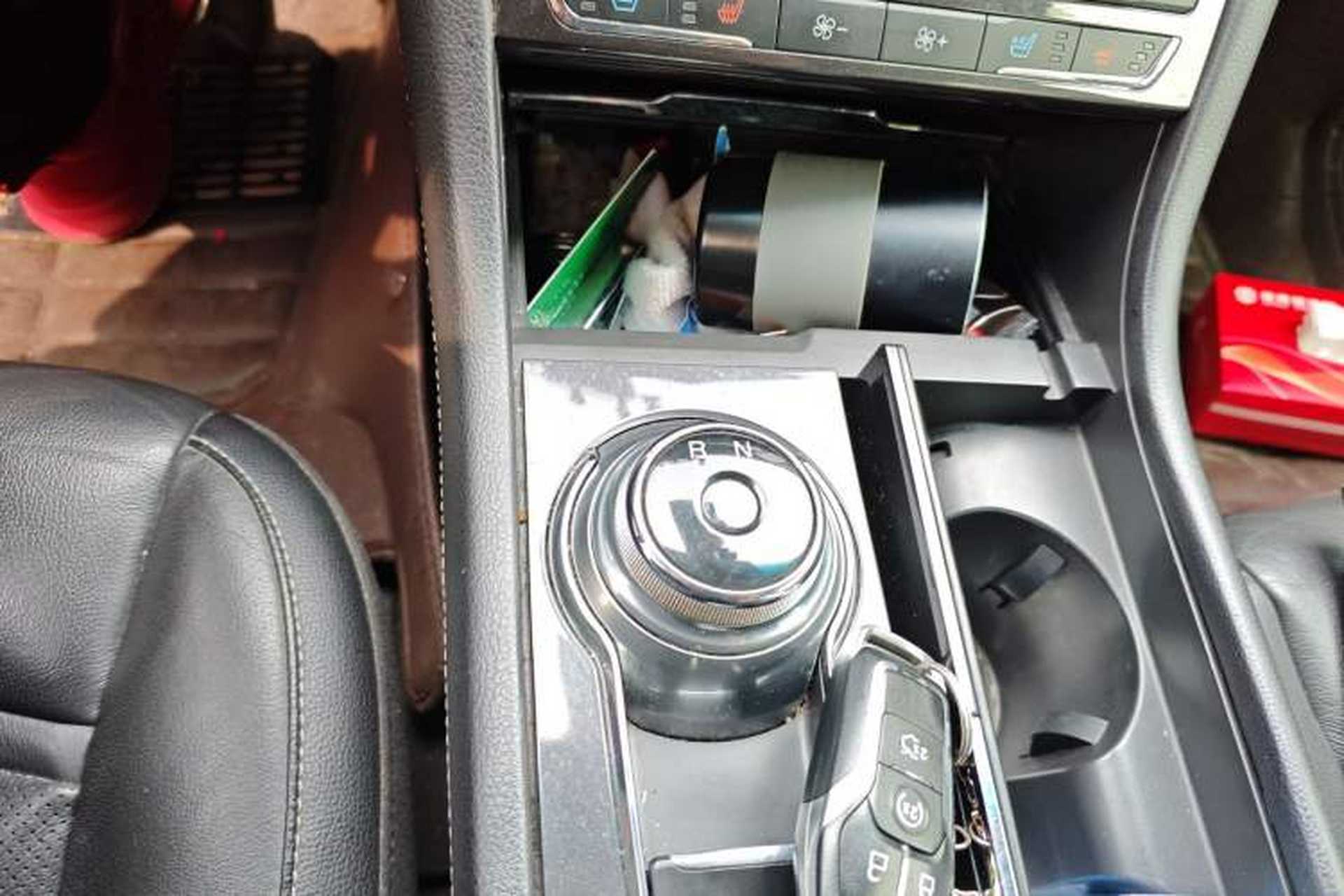 Used Ford Taurus 2017 EcoBoost 245 Fashion Edition Gear Lever