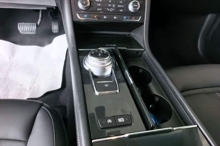 Used Ford Taurus 2017 EcoBoost 245 Fashion Edition Gear Lever