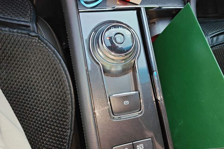 Used Ford Taurus 2017 EcoBoost 245 Luxury Model Gear Lever