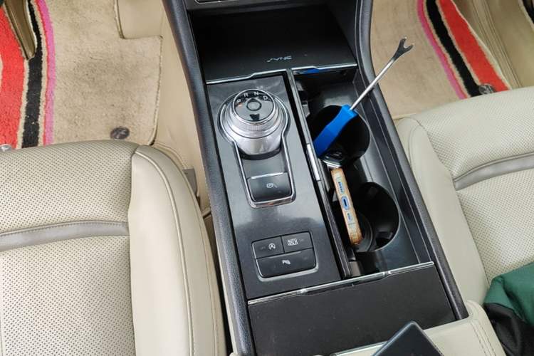 Used Ford Taurus 2017 EcoBoost 245 Luxury Model Gear Lever