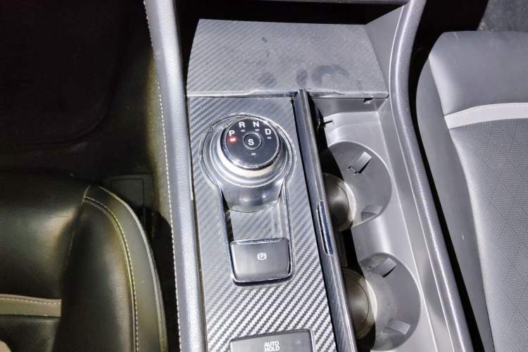 Used Ford Taurus 2017 EcoBoost 325 V6 Flagship Model Gear Lever