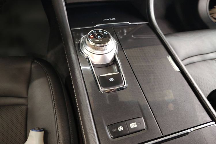 Used Ford Taurus 2017 EcoBoost 245 Fashion Edition Gear Lever