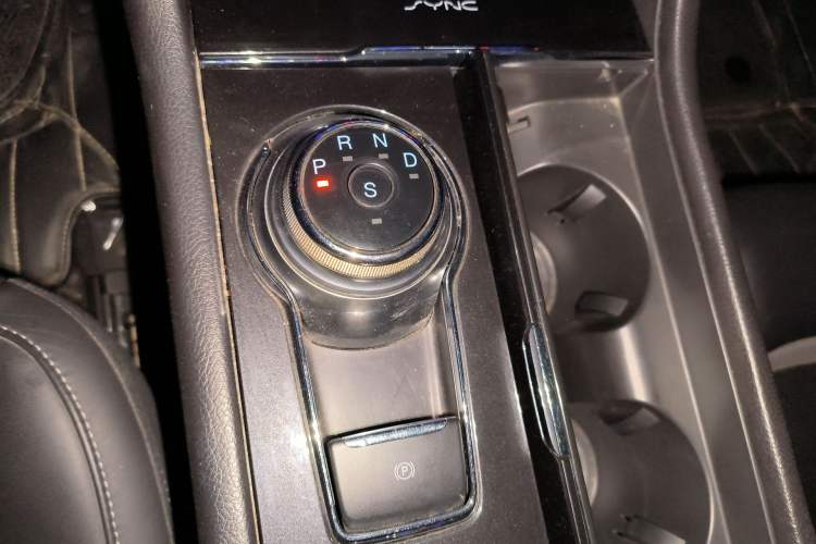 Used Ford Taurus 2017 EcoBoost 325 V6 Flagship Model Gear Lever