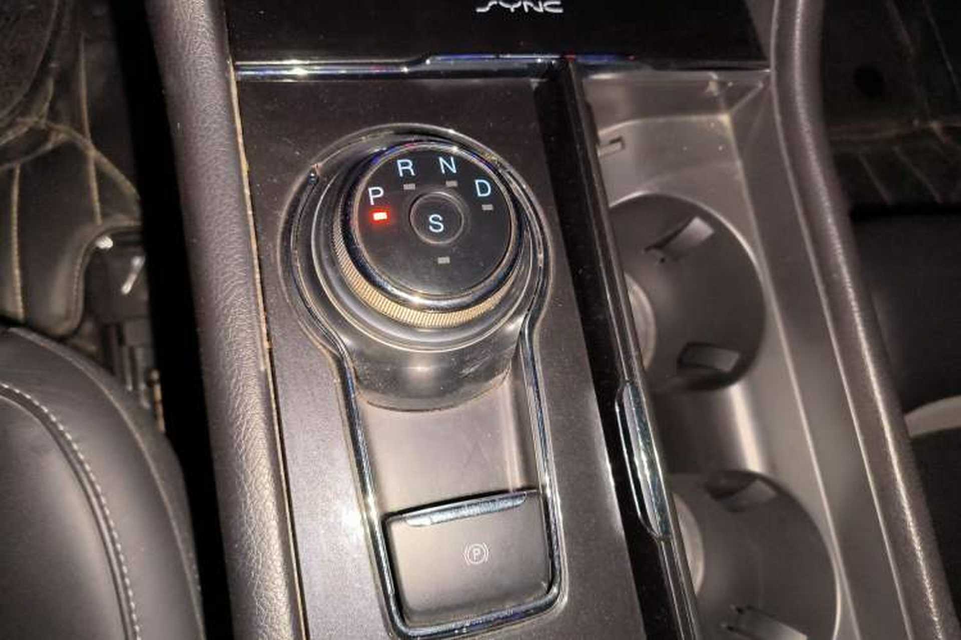 Used Ford Taurus 2017 EcoBoost 325 V6 Flagship Model Gear Lever