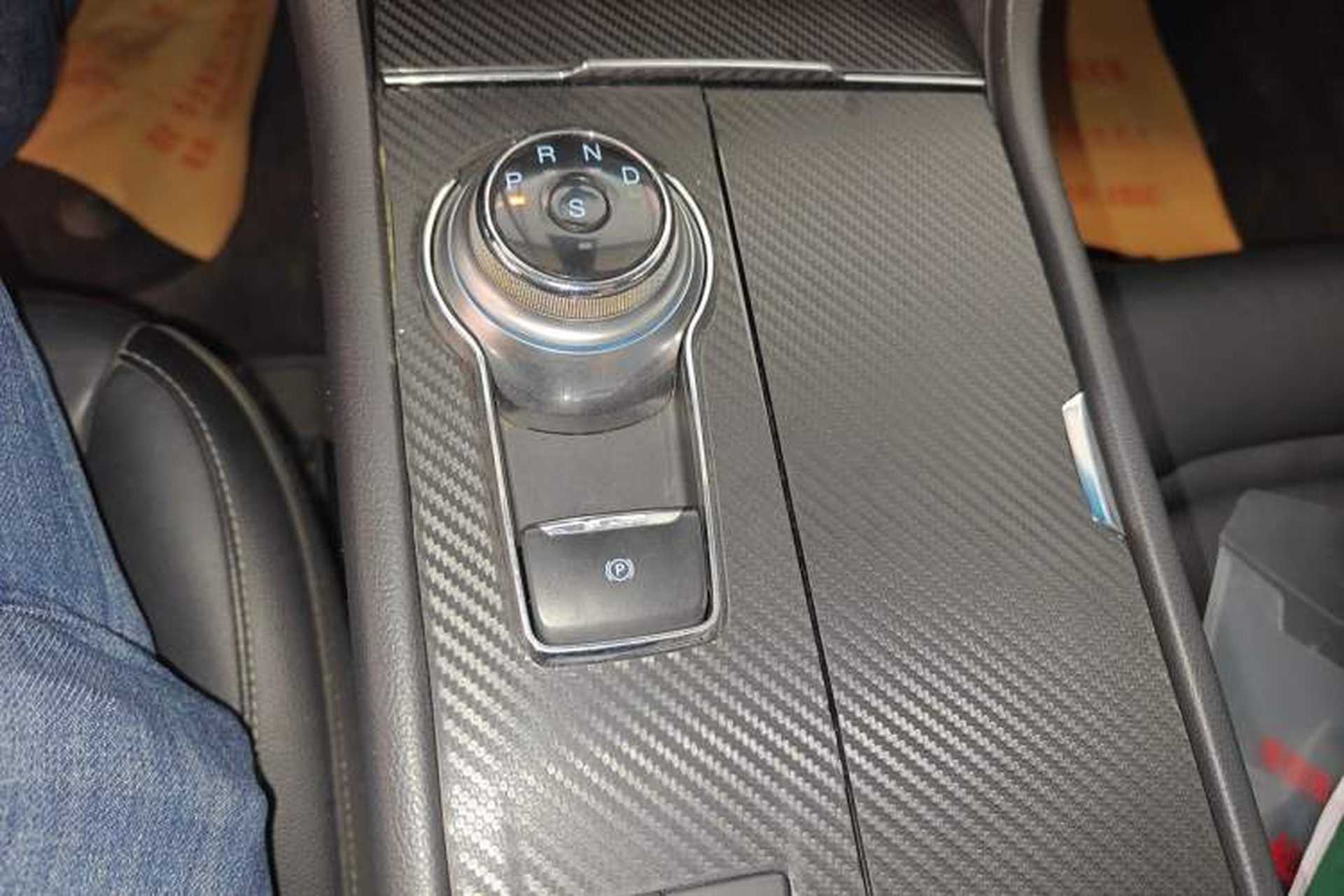Used Ford Taurus 2017 EcoBoost 245 Fashion Edition Gear Lever