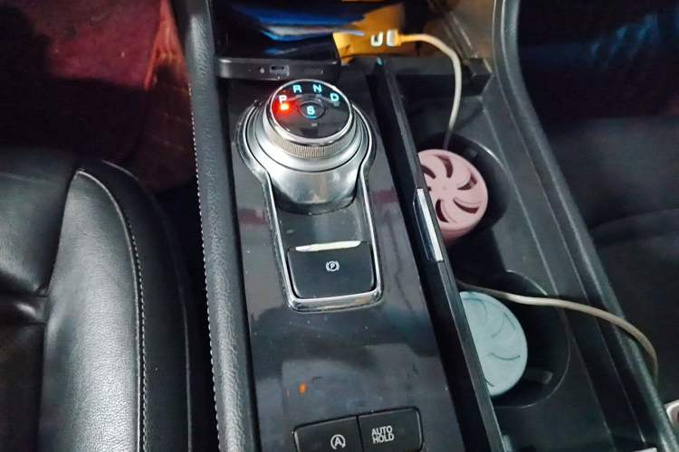 Used Ford Taurus 2017 Facelifted EcoBoost 245 Fashion Edition Gear Lever