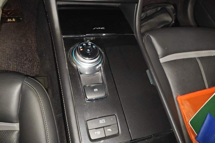 Used Ford Taurus 2017 EcoBoost 325 V6 Flagship Model Gear Lever