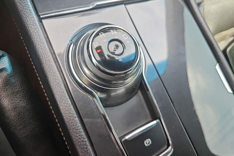 Used Ford Taurus 2017 EcoBoost 245 Luxury Model Gear Lever