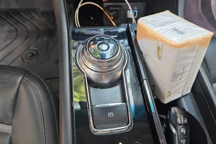 Used Ford Taurus 2017 EcoBoost 245 Luxury Model Gear Lever
