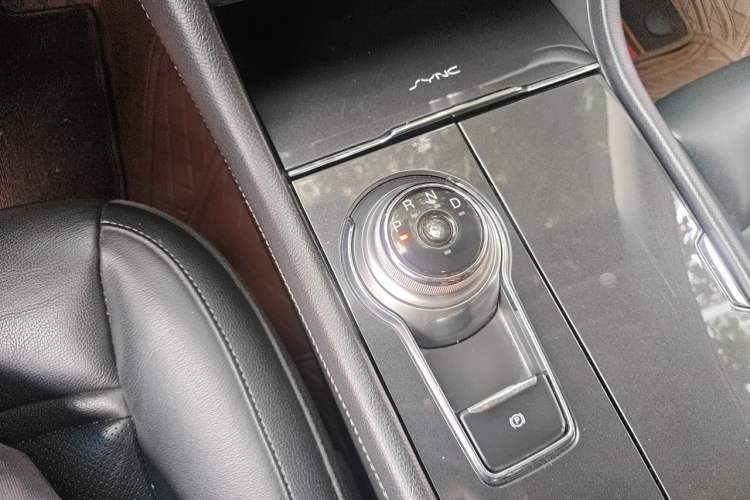 Used Ford Taurus 2017 EcoBoost 245 Fashion Edition Gear Lever