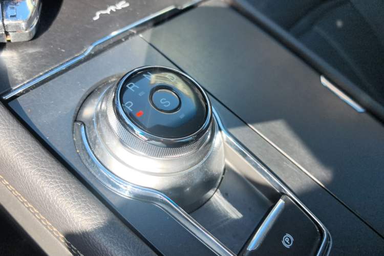 Used Ford Taurus 2017 EcoBoost 180 Luxury Model Gear Lever