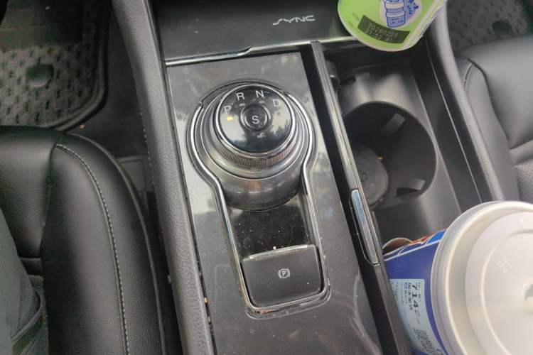 Used Ford Taurus 2017 Facelifted EcoBoost 245 Fashion Edition Gear Lever