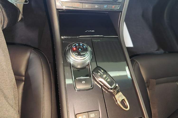 Used Ford Taurus 2017 EcoBoost 245 Fashion Edition Gear Lever